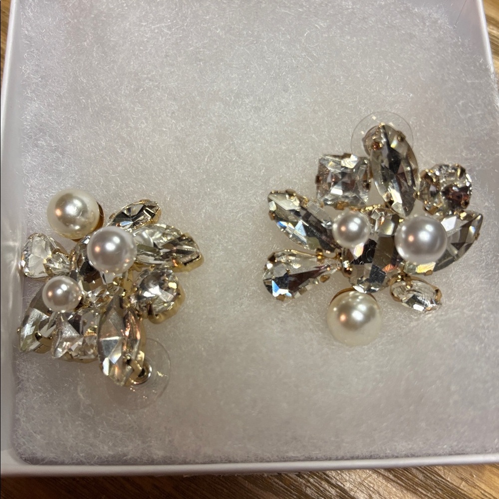Elegant Crystal and Pearl Earrings
